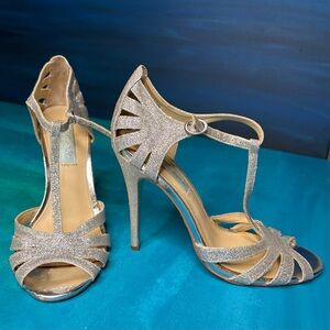 Betsey Johnson Silver Glitter T-Strap Stiletto Open Peep Toe Sandals Shoes 7